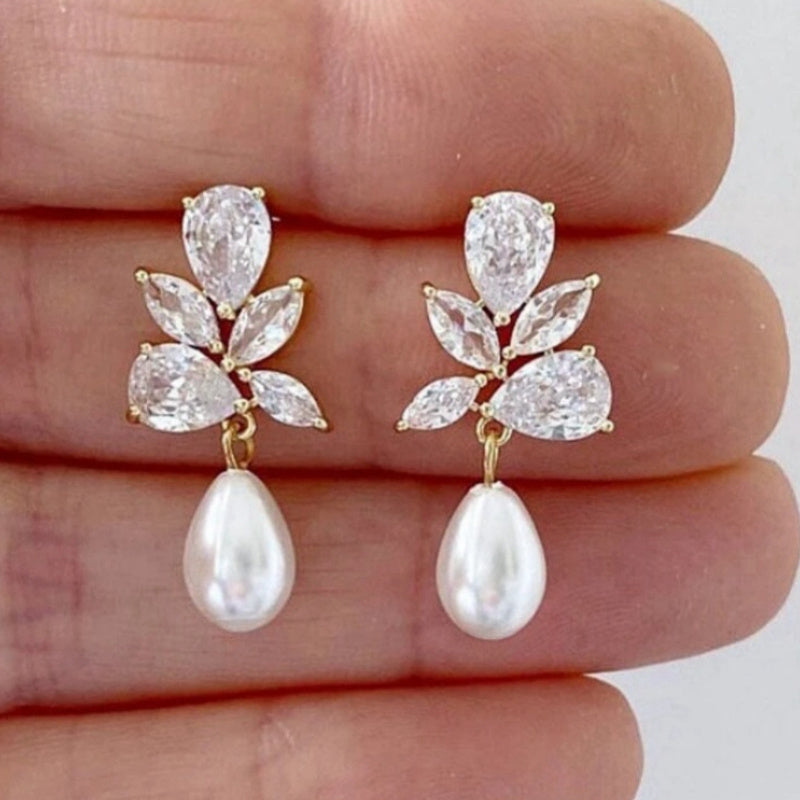 Elegant Dazzling Zircon Pearl Earrings