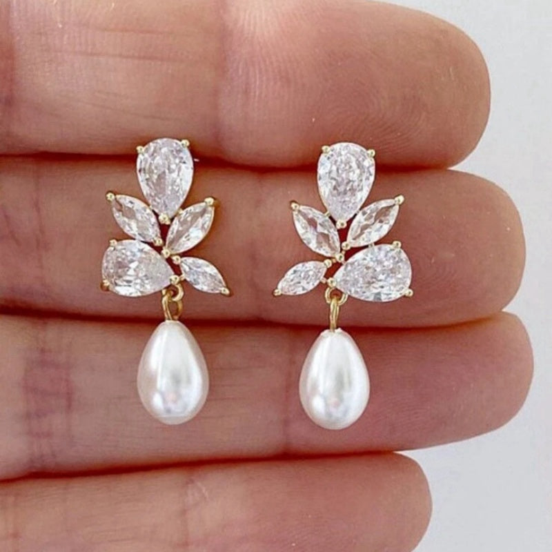 Elegant Dazzling Zircon Pearl Earrings