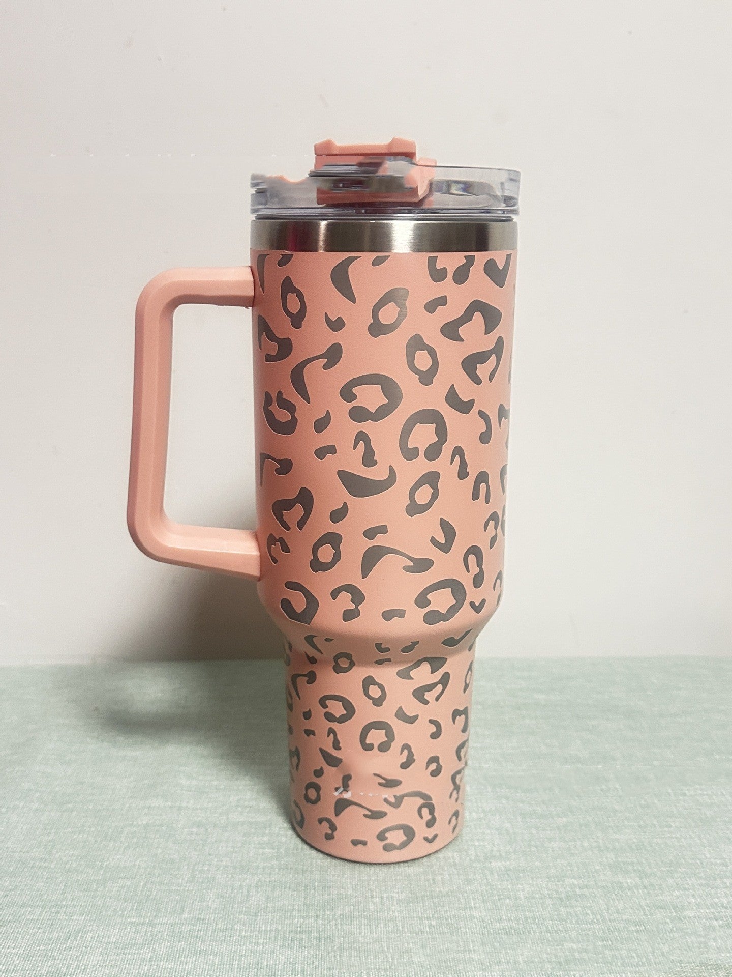 40oz Stainless Steel Handle Insulated Leopard Cup