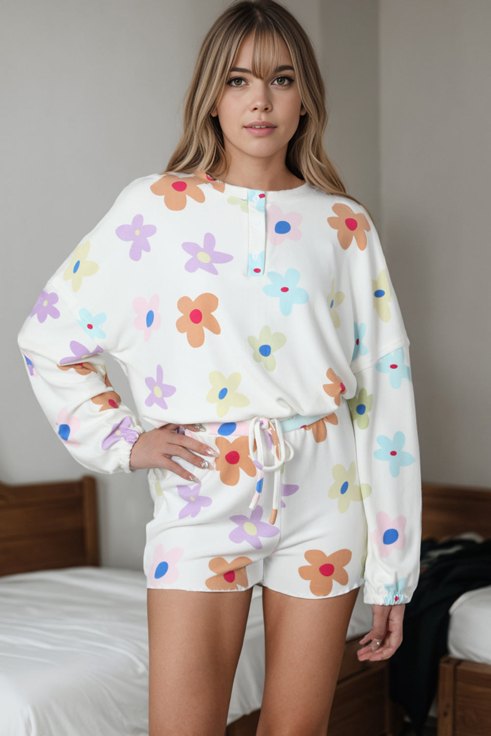 White Plus Size Flower Print Raglan Pullover and Shorts Outfit