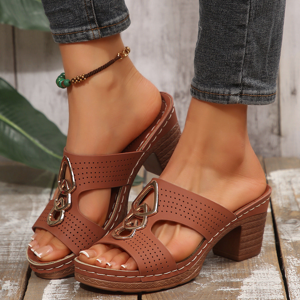 Chunky Heel PU Leather Metal Decor Sandals