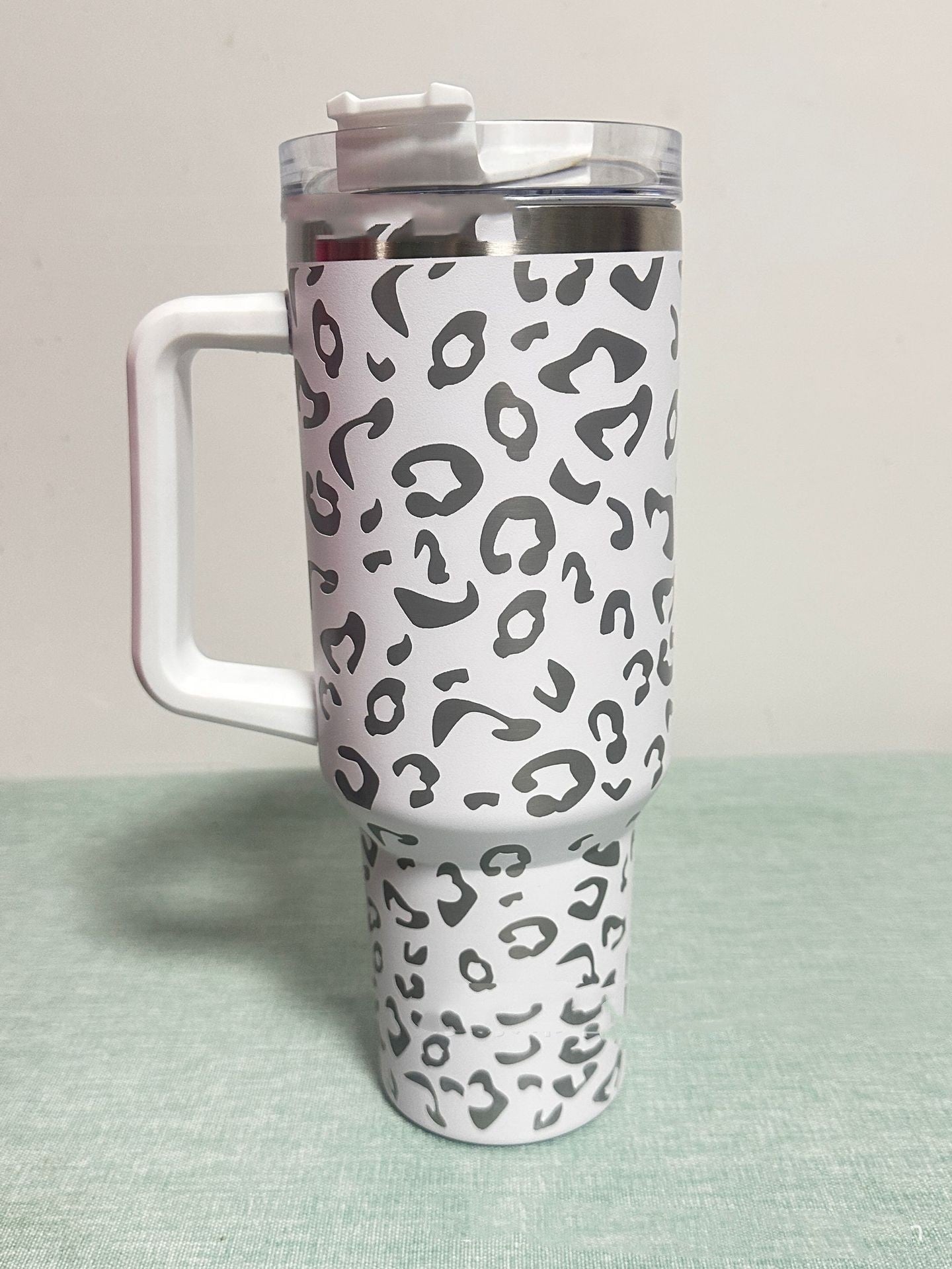 40oz Stainless Steel Handle Insulated Leopard Cup