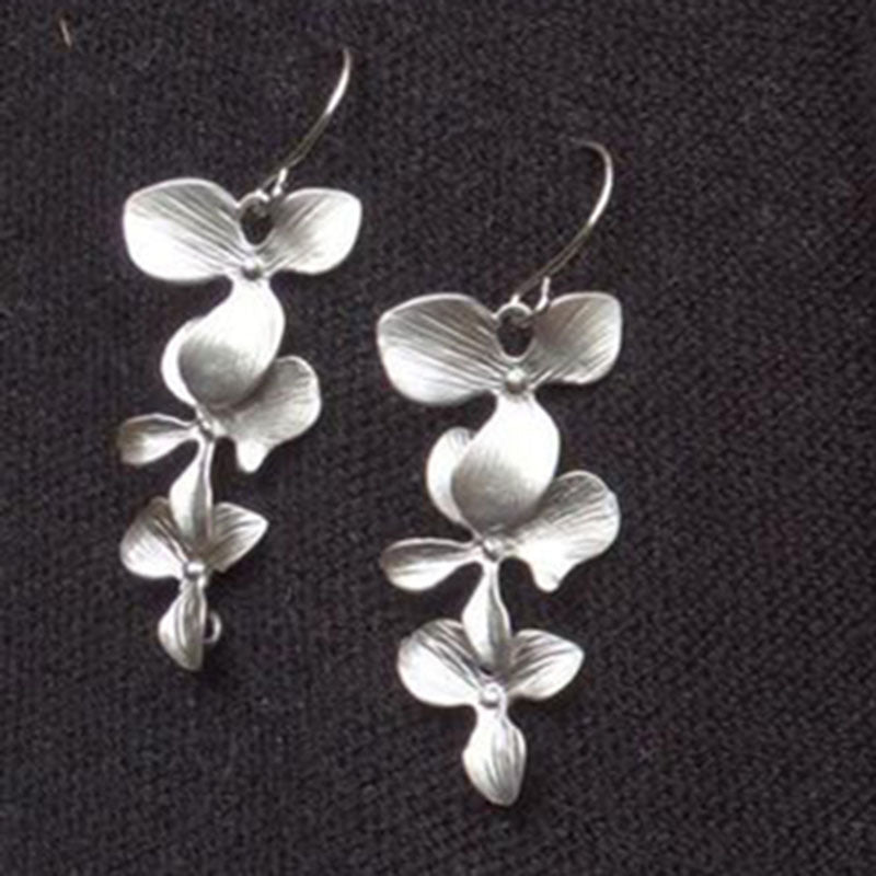 Silver Petals Necklace And Earrings Set