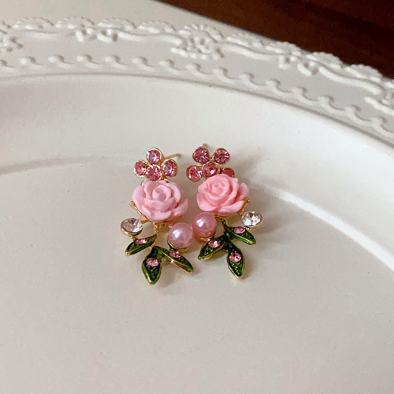 Pearl and Rhinestone-embedded Rose Necklace