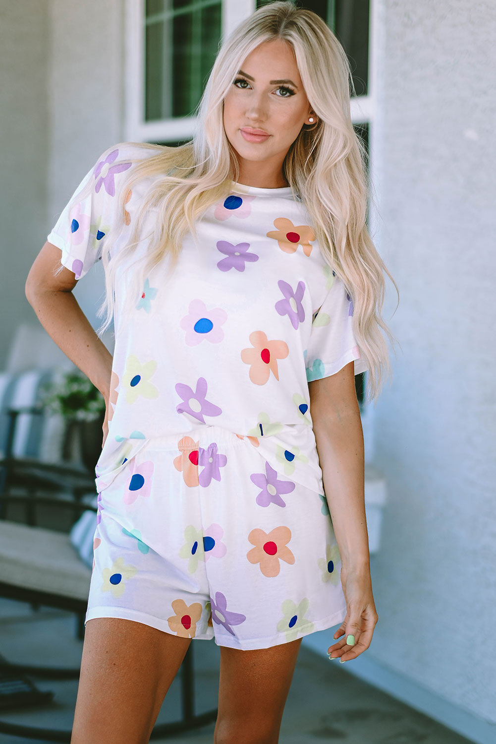 White Plus Size Flower Print Raglan Pullover and Shorts Outfit