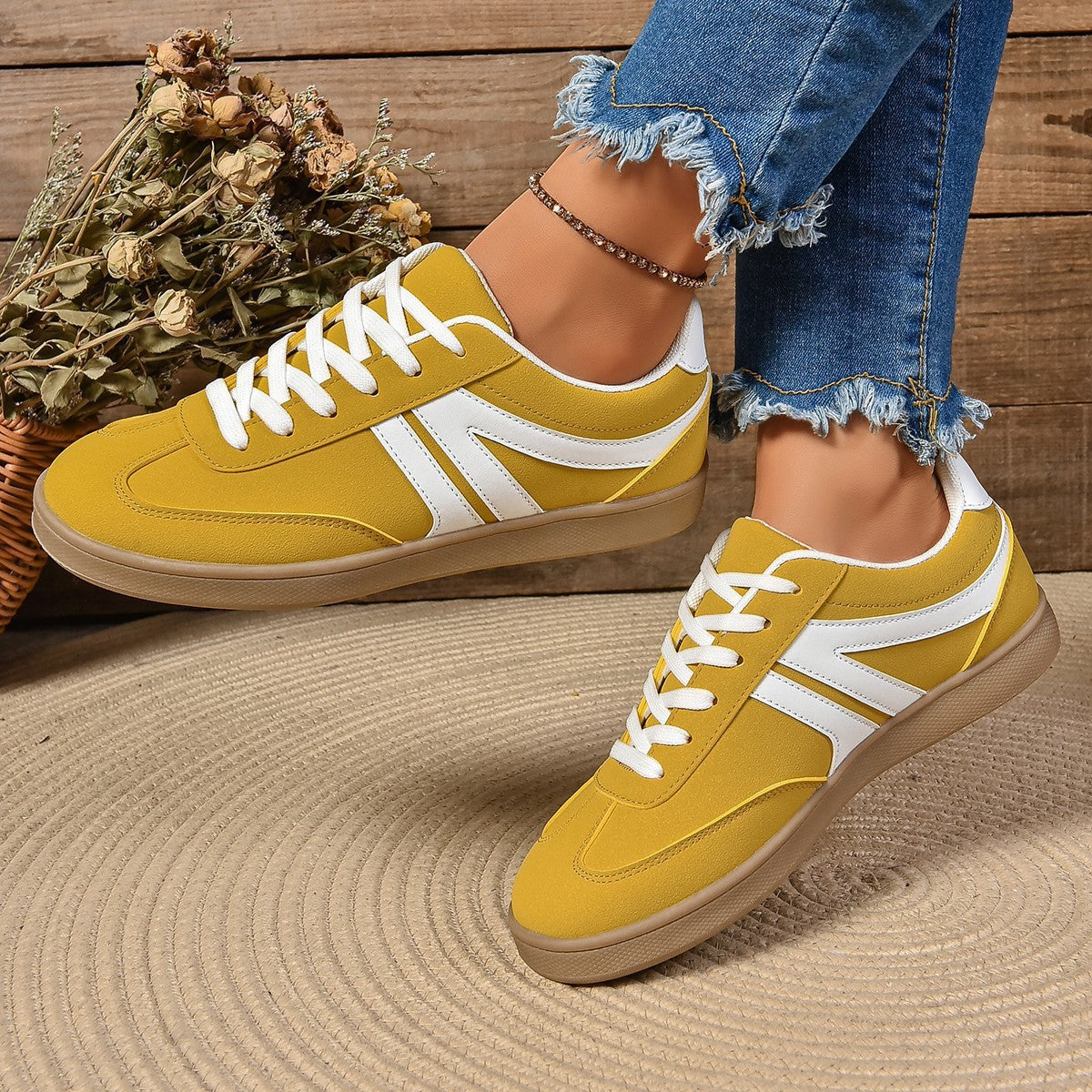 Trendy Lace-up Sports Shoes