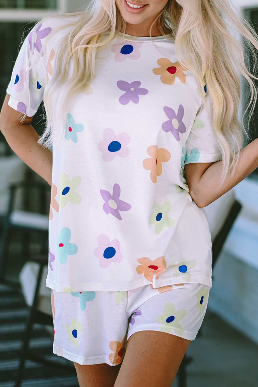 White Plus Size Flower Print Raglan Pullover and Shorts Outfit