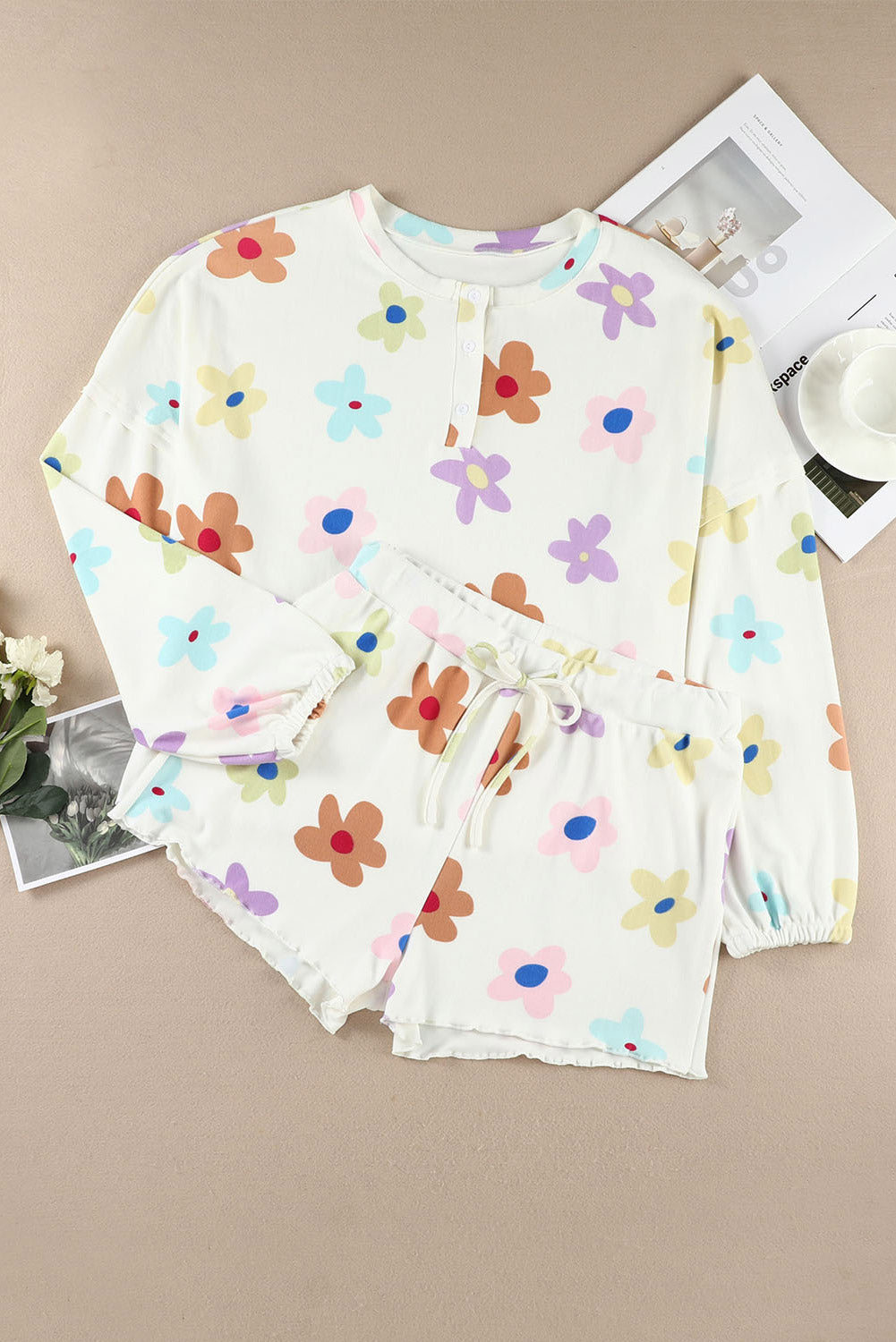 White Plus Size Flower Print Raglan Pullover and Shorts Outfit