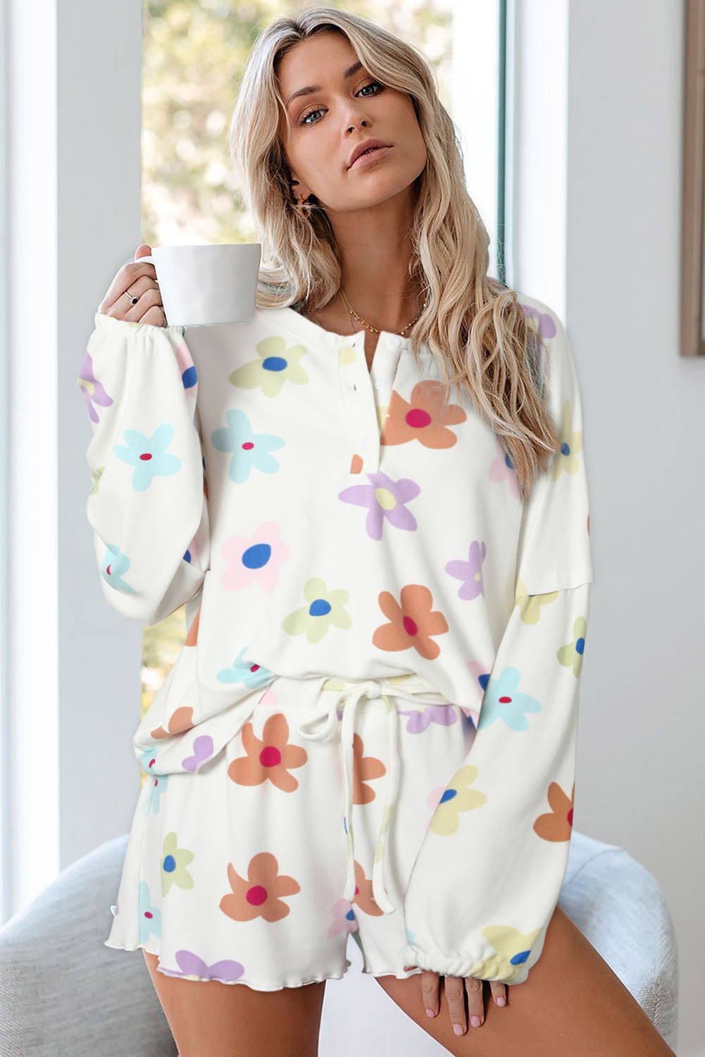 White Plus Size Flower Print Raglan Pullover and Shorts Outfit