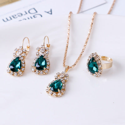 Jewelry set with green teardrop-shaped stones 