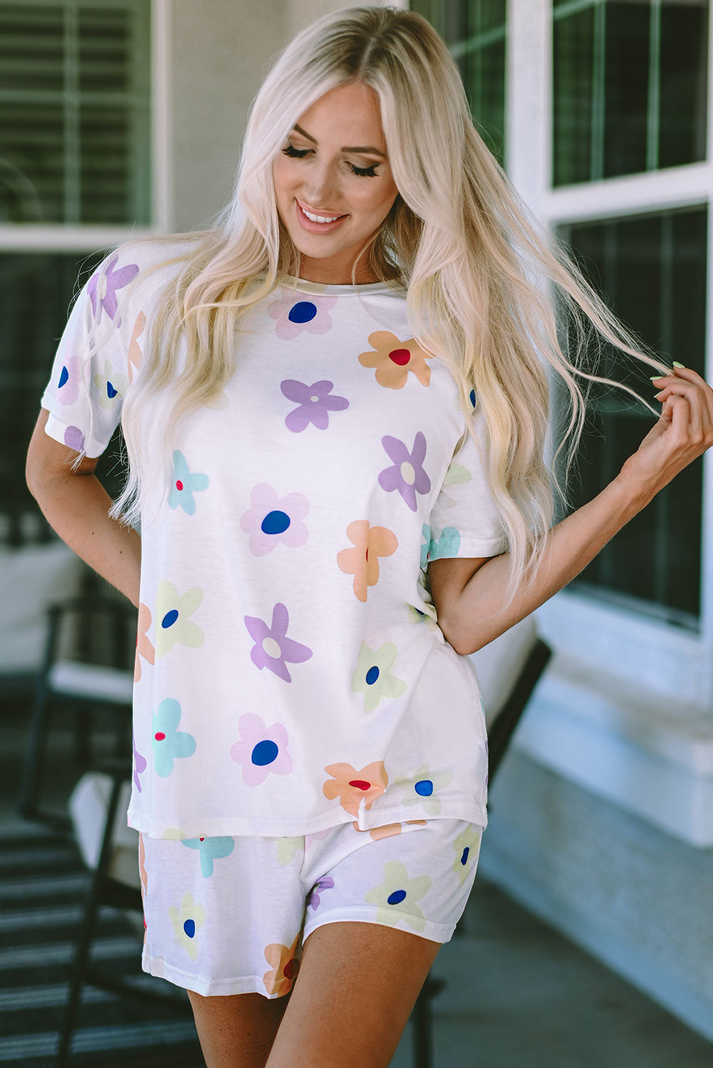 White Plus Size Flower Print Raglan Pullover and Shorts Outfit