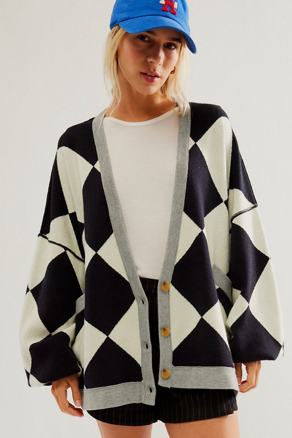 B&W Diamond Drop Shoulder Buttoned Loose Cardigan