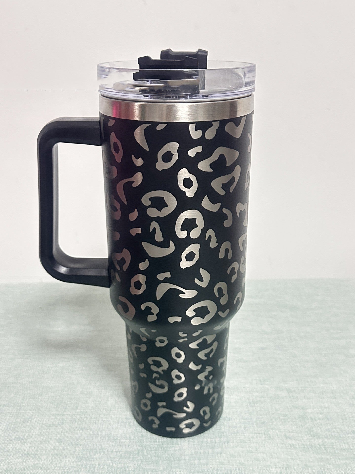 40oz Stainless Steel Handle Insulated Leopard Cup