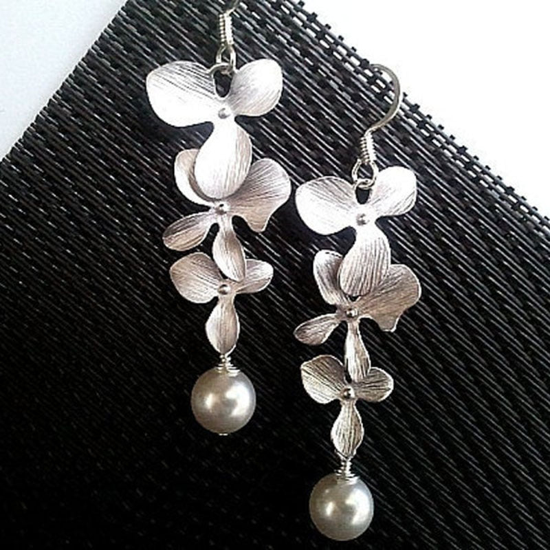 Silver Petals Necklace And Earrings Set
