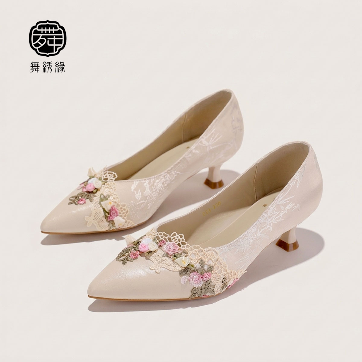 Beige Jacquard Kitten Heels – Pointed Toe Floral Embroidered Elegant Dress Shoe Beige CJ Dropshipping Floral Pumps