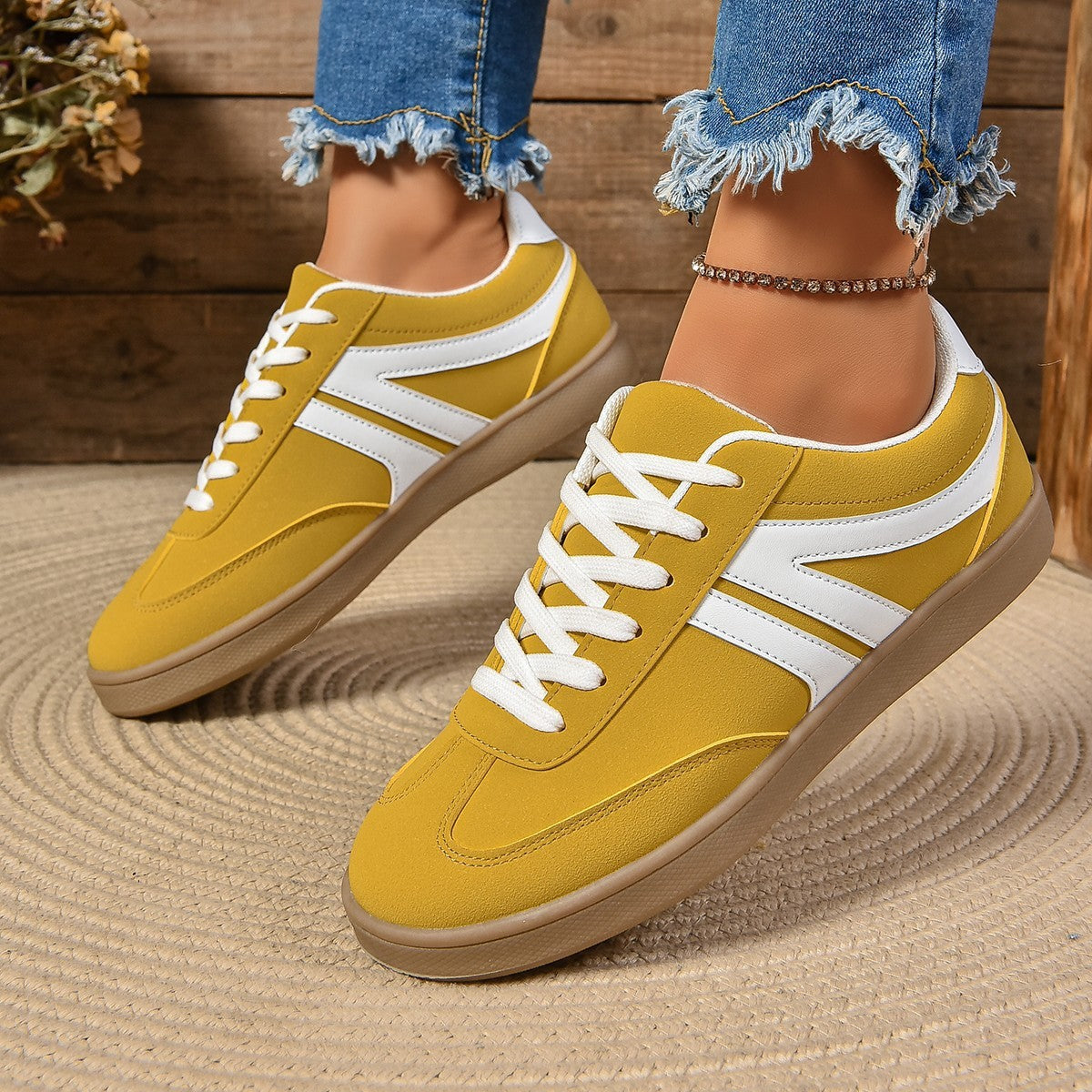 Trendy Lace-up Sports Shoes