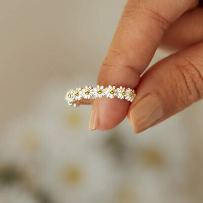 Dainty Daisy Ring